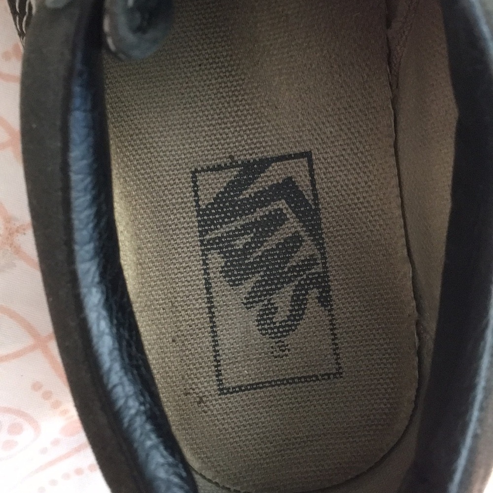 VANS - Picture 2 of 4